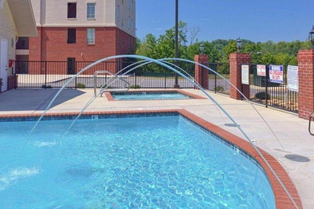 Fantastic Location! River And Mountain Views 2Br/2Ba Sleeps 6 비둘기 포지 외부 사진