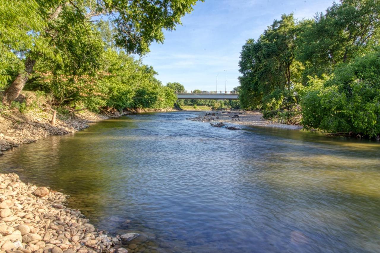 Fantastic Location! River And Mountain Views 2Br/2Ba Sleeps 6 비둘기 포지 외부 사진